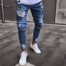 Load image into Gallery viewer, Pantalones vaqueros rasgados para hombre, Jeans con insignia bordada, locomotora, rectos, ajustados, de alta calidad