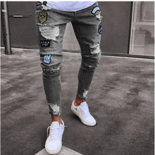 Load image into Gallery viewer, Pantalones vaqueros rasgados para hombre, Jeans con insignia bordada, locomotora, rectos, ajustados, de alta calidad