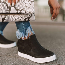 Load image into Gallery viewer, Women Sneakers Femme Vulcanized Shoes Ladies' Casual Slip On Ladies Flat Shoe Women Fashion Retro Sneakers / Autumn